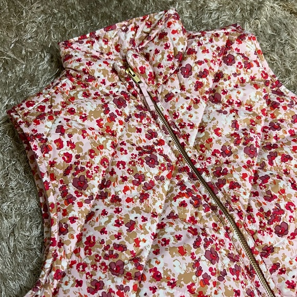 NWT J. Crew Puffer Vest with Snap Pockets - Picture 4 of 8